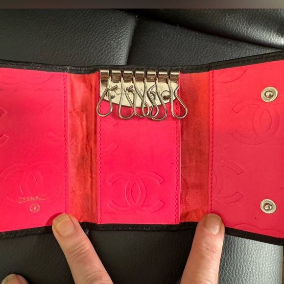 CHANEL Combon CC Logo Lambskin Black Quilted 6 Ring
Key Case Wallet - Picture 5 of 8